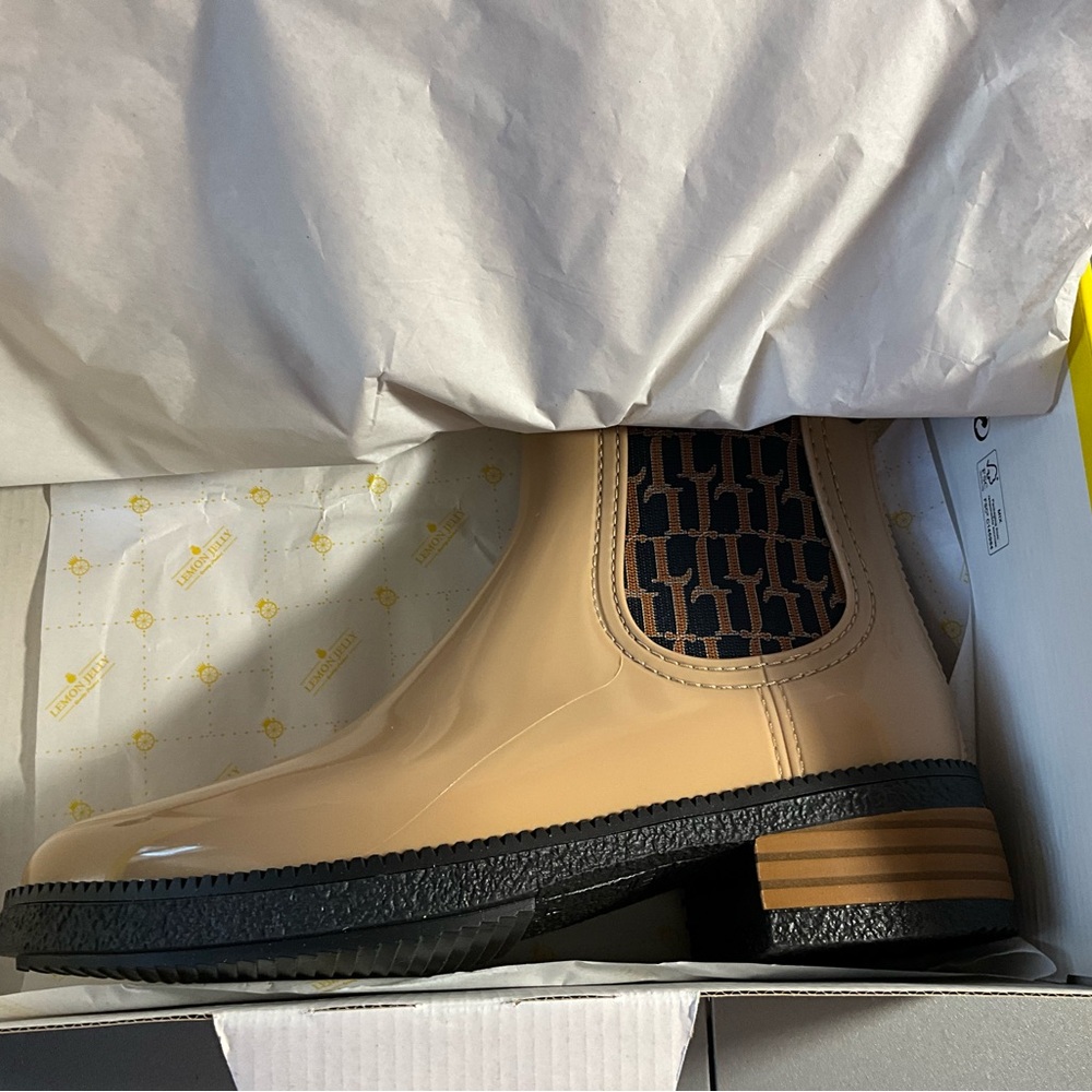 Tan and Black Rain & Snow Boots with Durable Construction